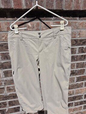 Columbia Omni-Shade and Omni-Shied Capri's Size 12